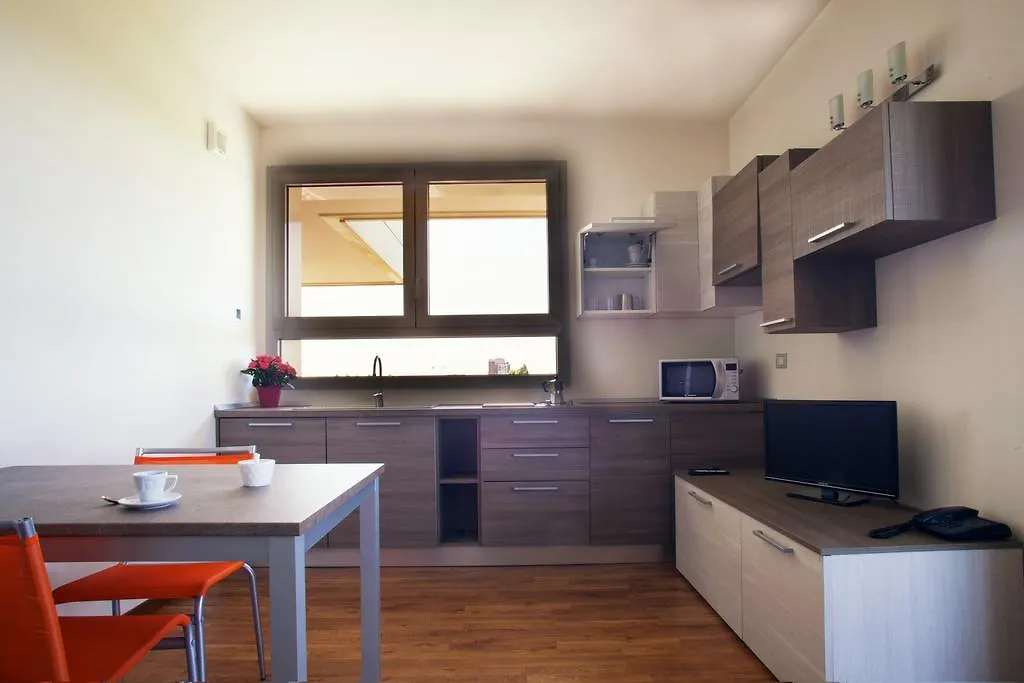 צ'רנוסקו סול נוויליו Residence Le Querce 4*, צ'רנוסקו סול נוויליו איטליה