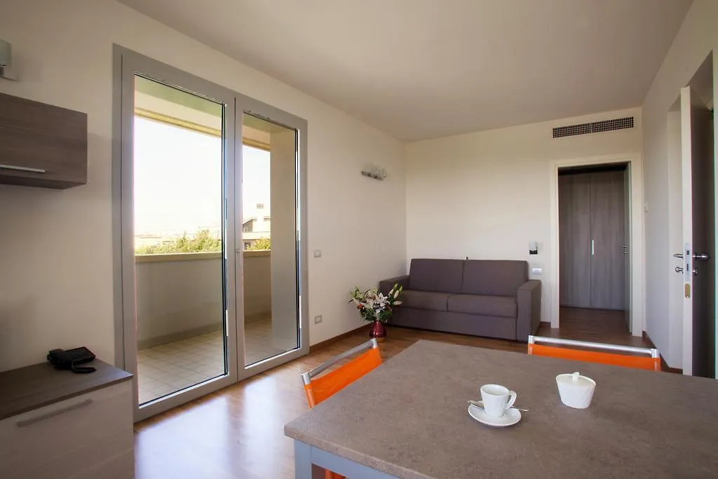 צ'רנוסקו סול נוויליו Residence Le Querce מלון דירות צ'רנוסקו סול נוויליו