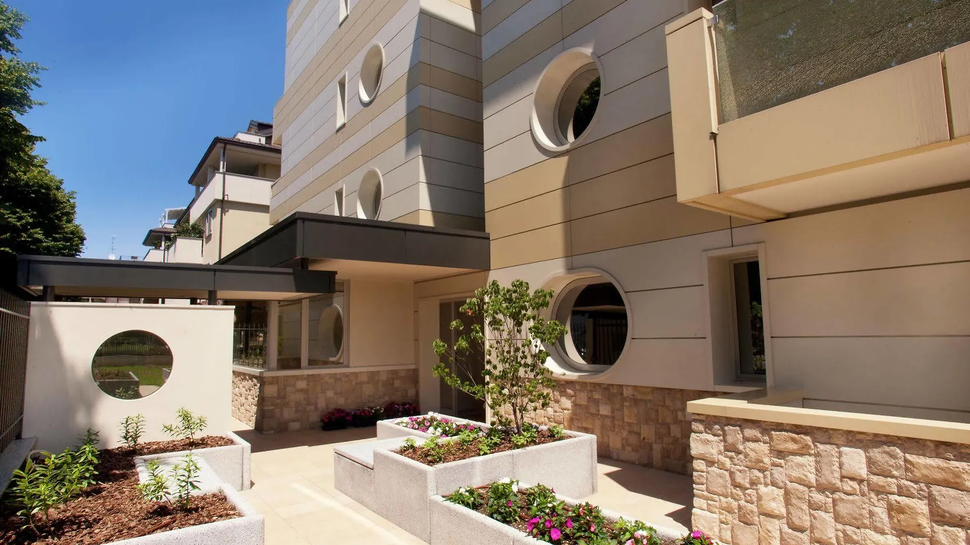 **** מלון דירות צ'רנוסקו סול נוויליו Residence Le Querce איטליה
